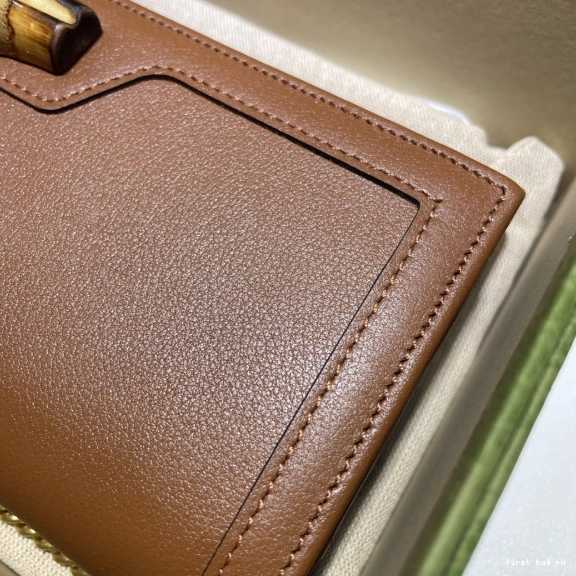 First bag ru wallet bamboo with Diana chain Gucci 0715